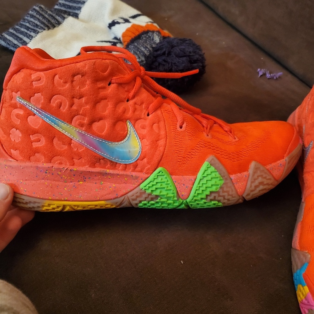 Kyrie lucky charms size 12